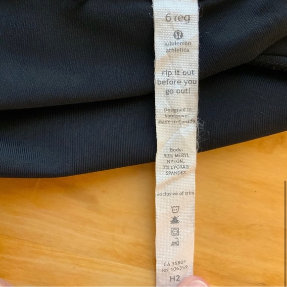 Lululemon yoga 17” capris - Picture 5 of 6